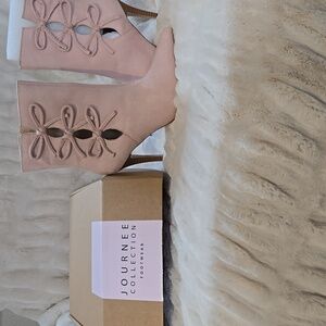 Journee Elegant Pink Ankle Boots with Bow Detail Sz 7 New